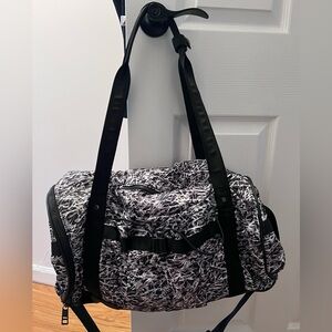 Lululemon Run Ways Duffel Ripple Seal Grey Black